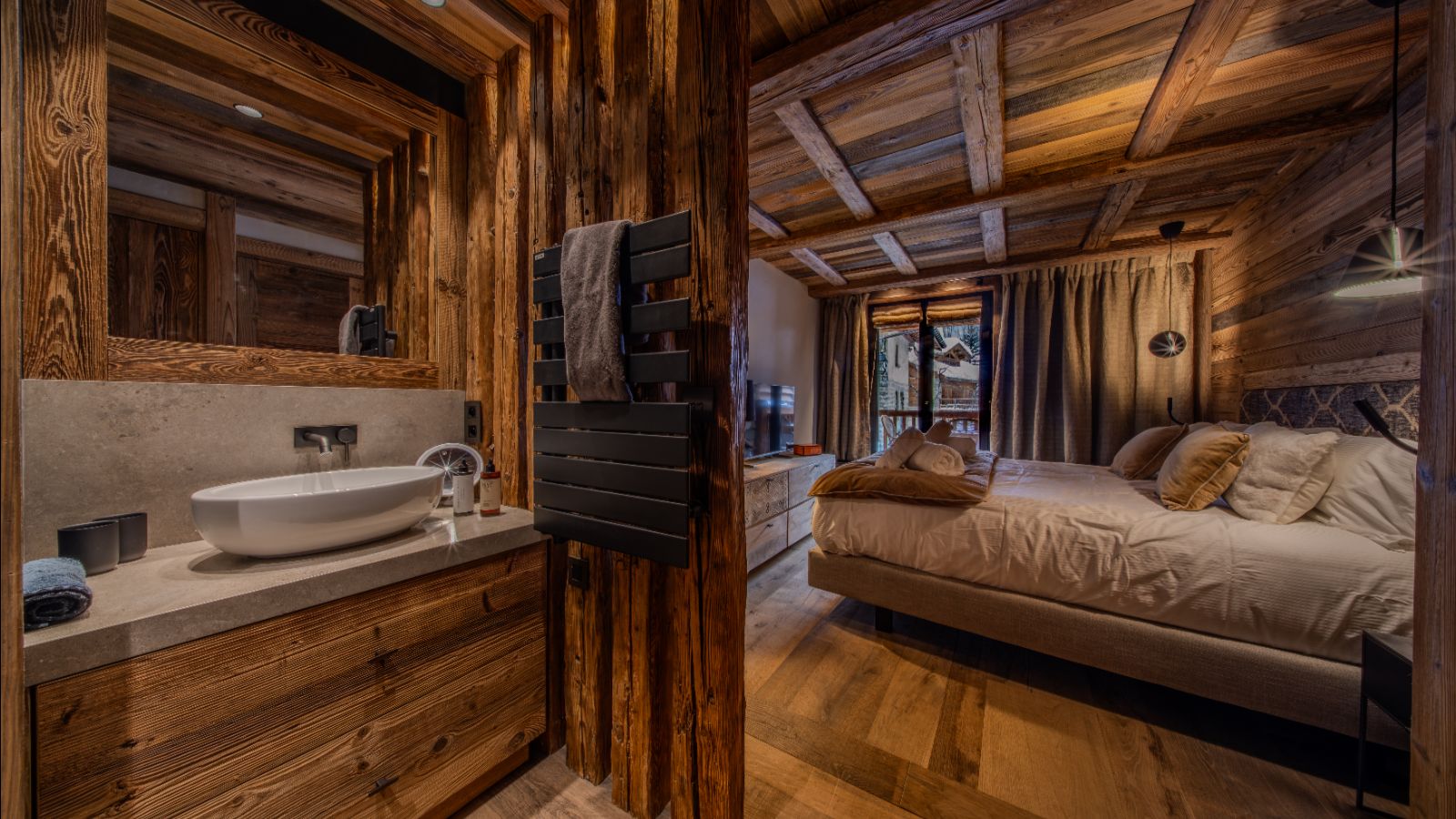 Luxury-Ski- Chalet-Val d'sere-Angelus 1-Oxford Ski Company Bedroom (5).jpg