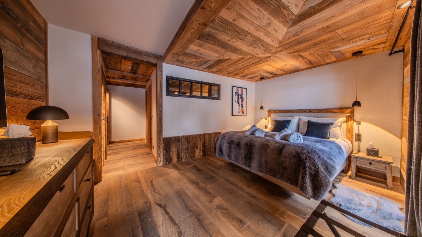 Luxury-Ski- Chalet-Val d'sere-Angelus 1-Oxford Ski Company Bedroom (8).jpg