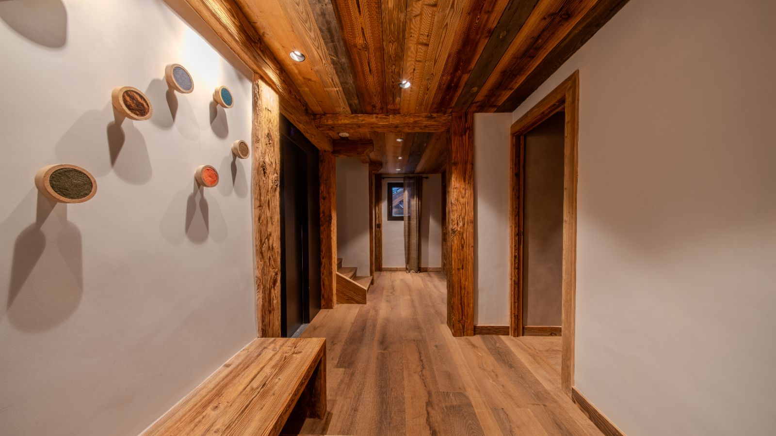 Luxury-Ski- Chalet-Val d'sere-Angelus 1-Oxford Ski Company hall (2).jpg