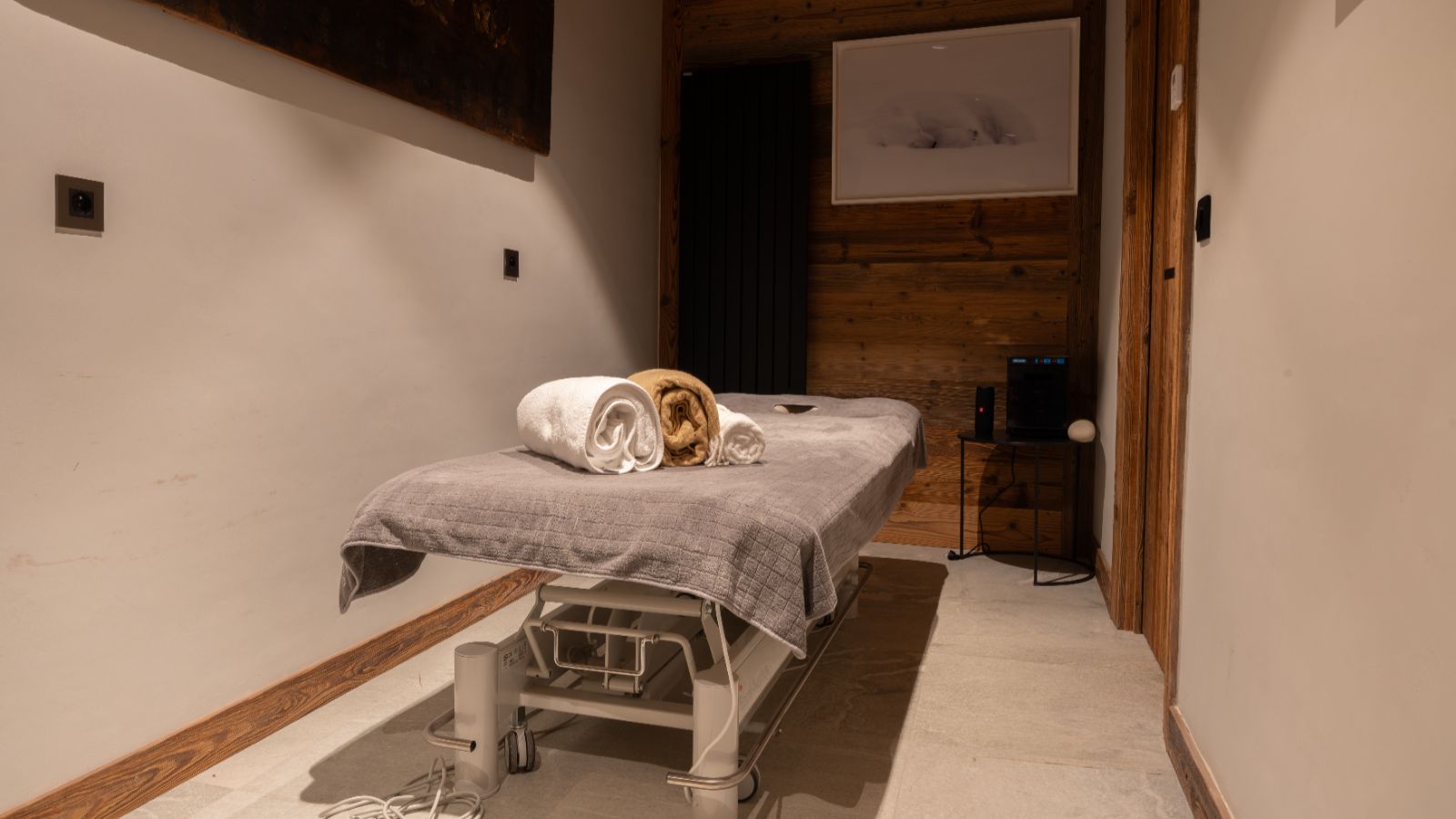 Luxury-Ski- Chalet-Val d'sere-Angelus 1-Oxford Ski Company Treatment room.jpg