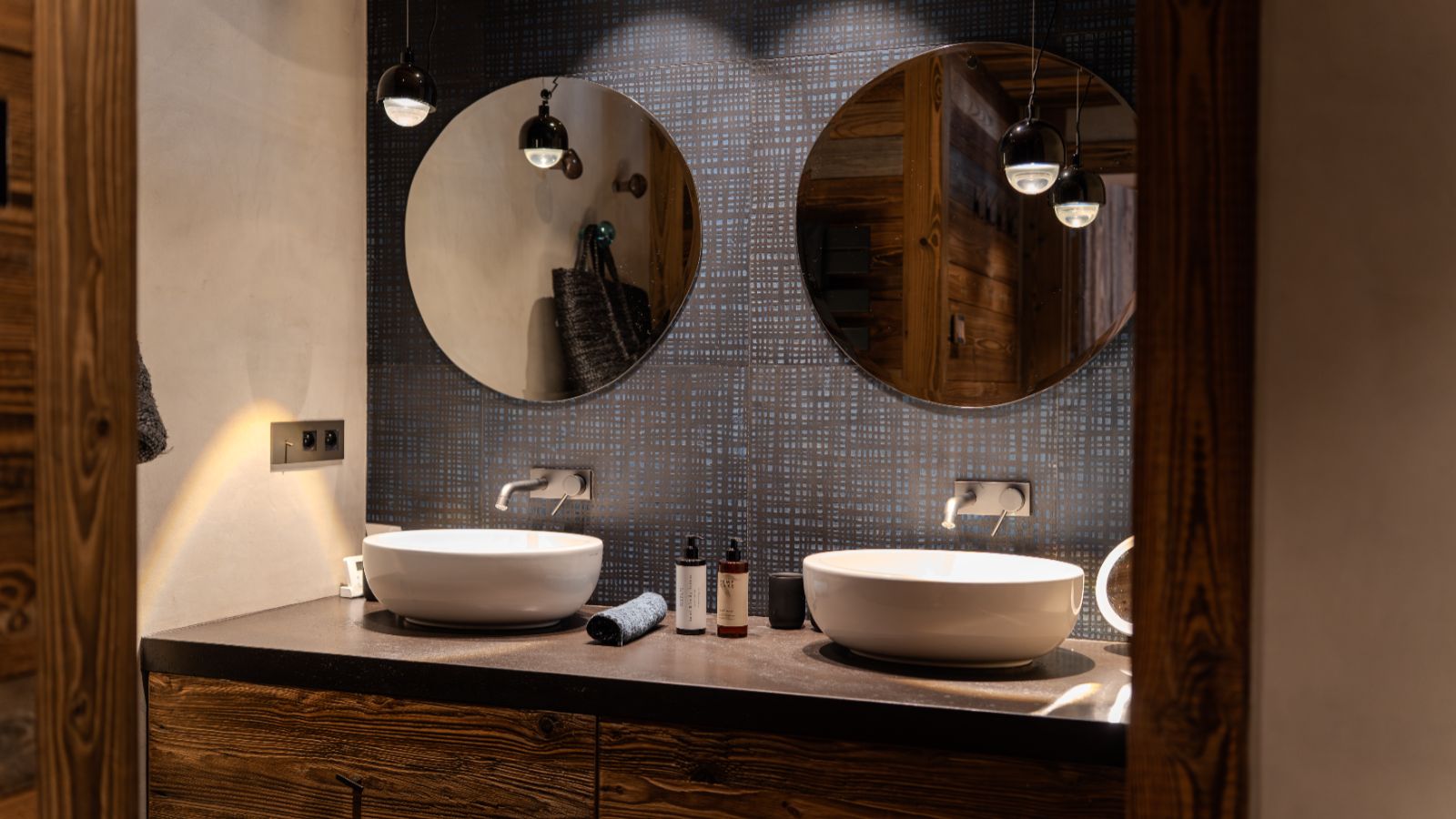 Luxury-Ski- Chalet-Val d'sere-Angelus 1-Oxford Ski Company Bathroom (7).jpg