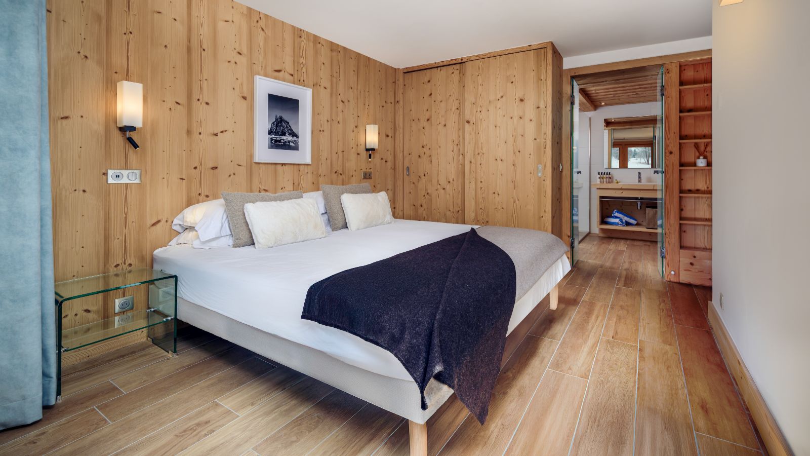 Luxury -Ski-Apartment - Meribel -La Neva - Oxford Ski Company  bedroom_1.jpg
