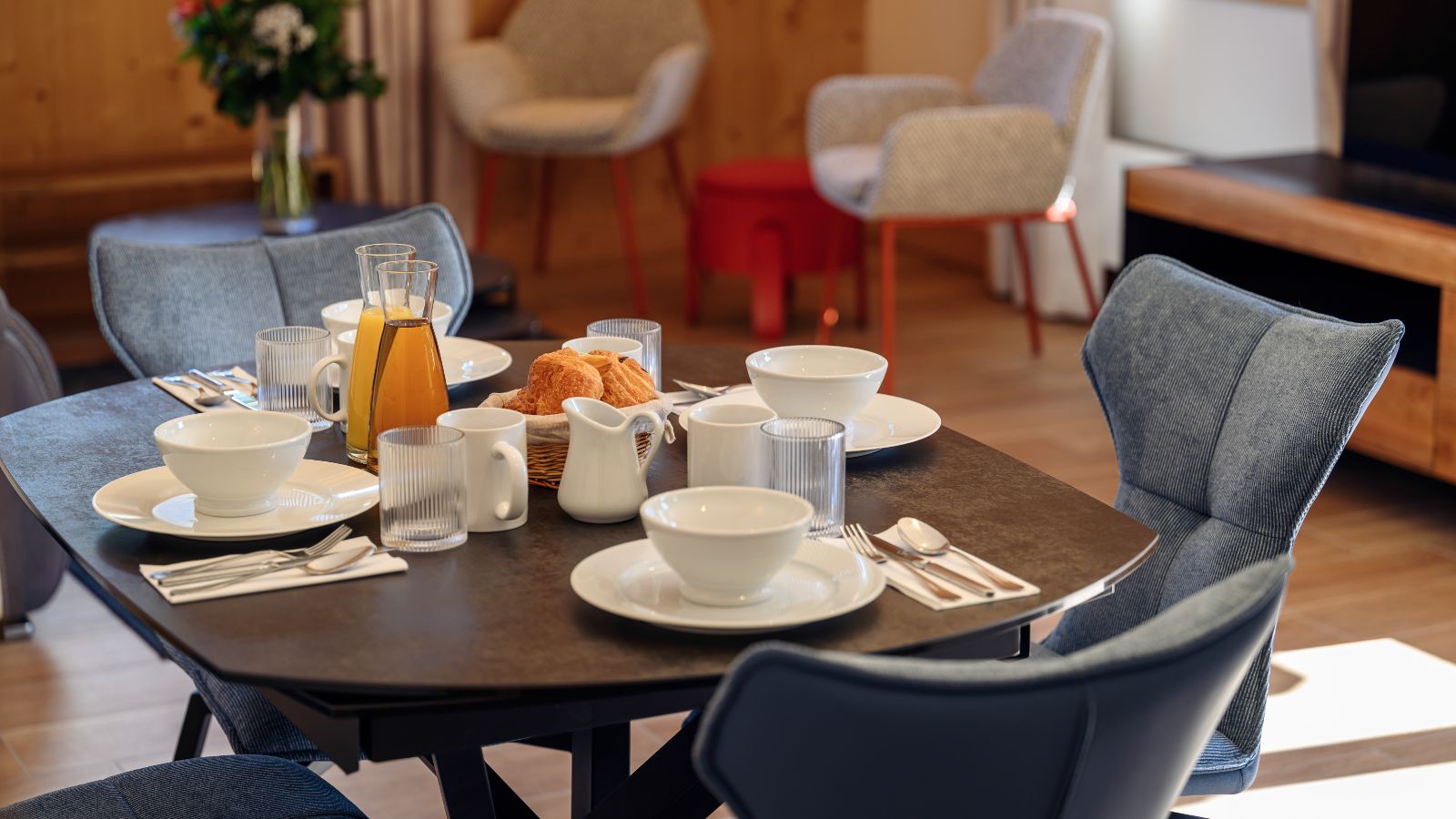 Luxury -Ski-Apartment - Meribel -La Neva - Oxford Ski Company  detail_studio_1.jpg