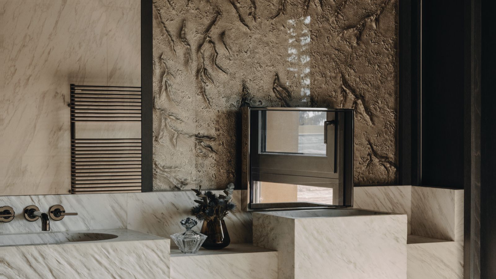 Luxury -Ski- apartment -Saulire two-bedroom house - Oxford Ski Bathroom.jpg