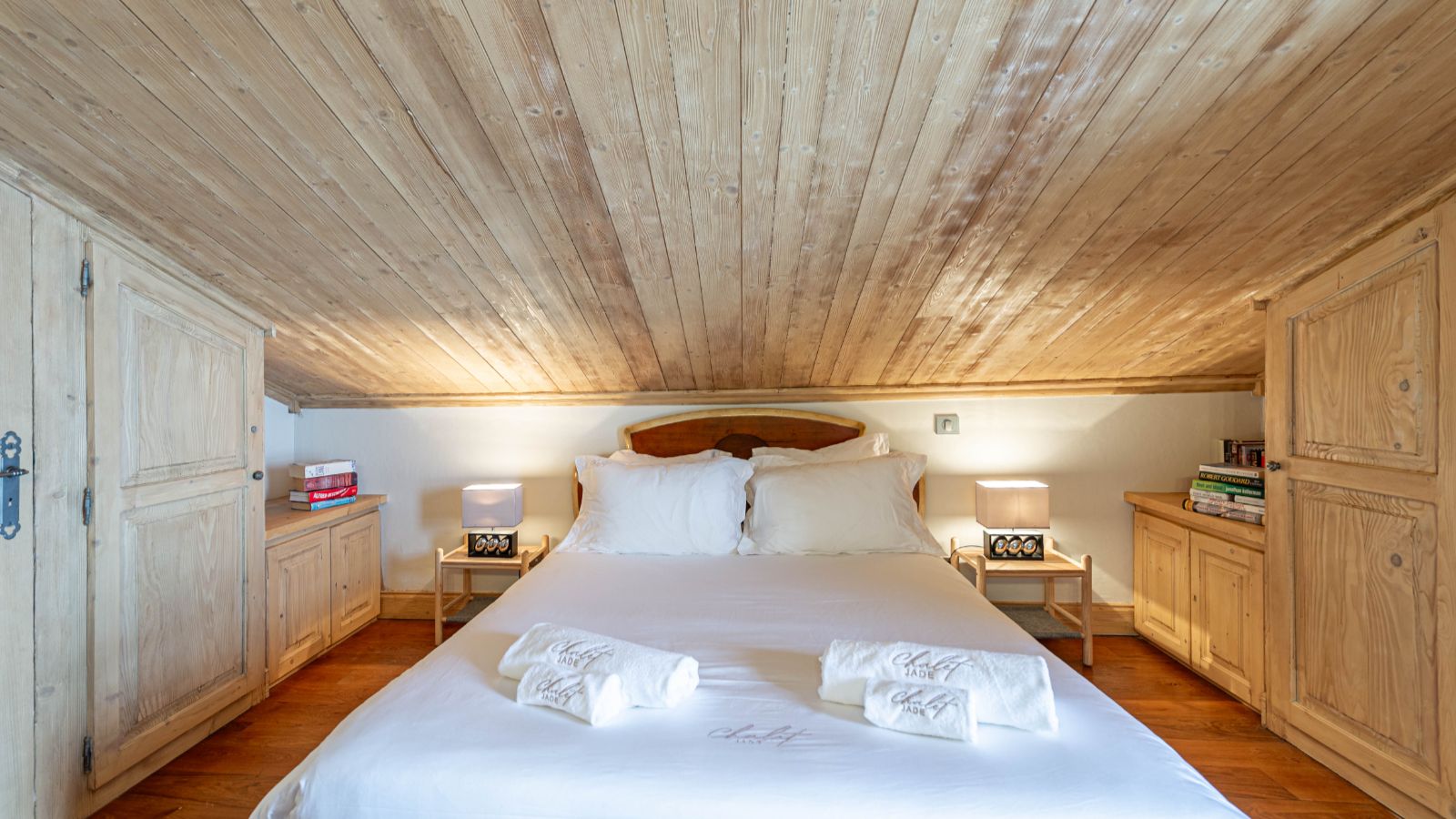 Luxury-Chalet - Courchevel- Chalet Jade- Oxford Ski- Bedroom (4).jpg