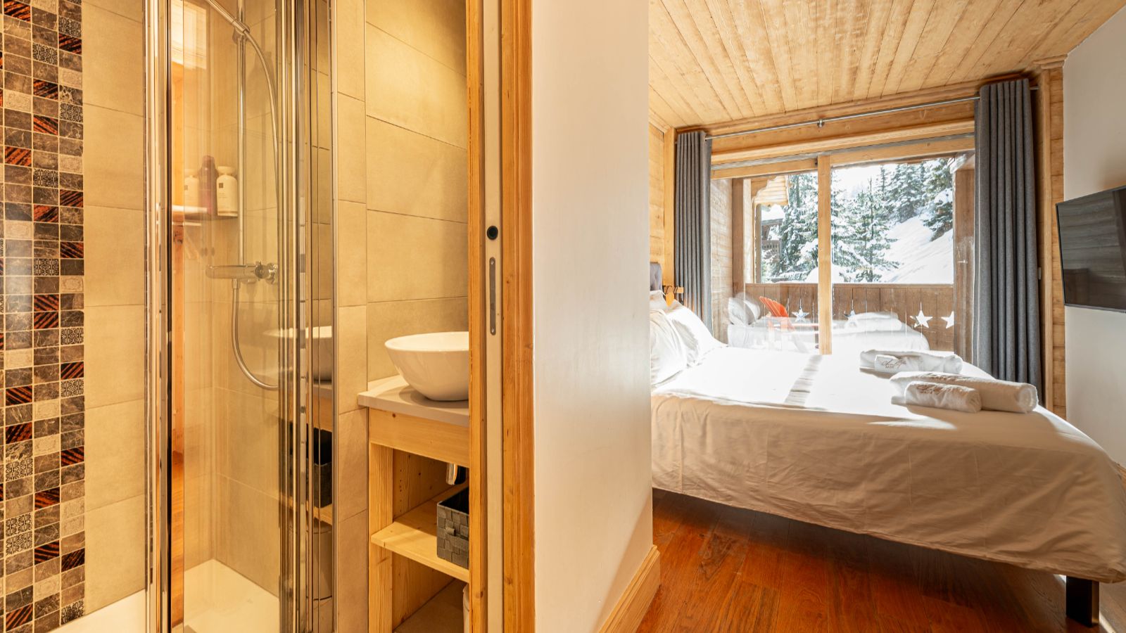 Luxury-Chalet - Courchevel- Chalet Jade- Oxford Ski- Bedroom (7).jpg