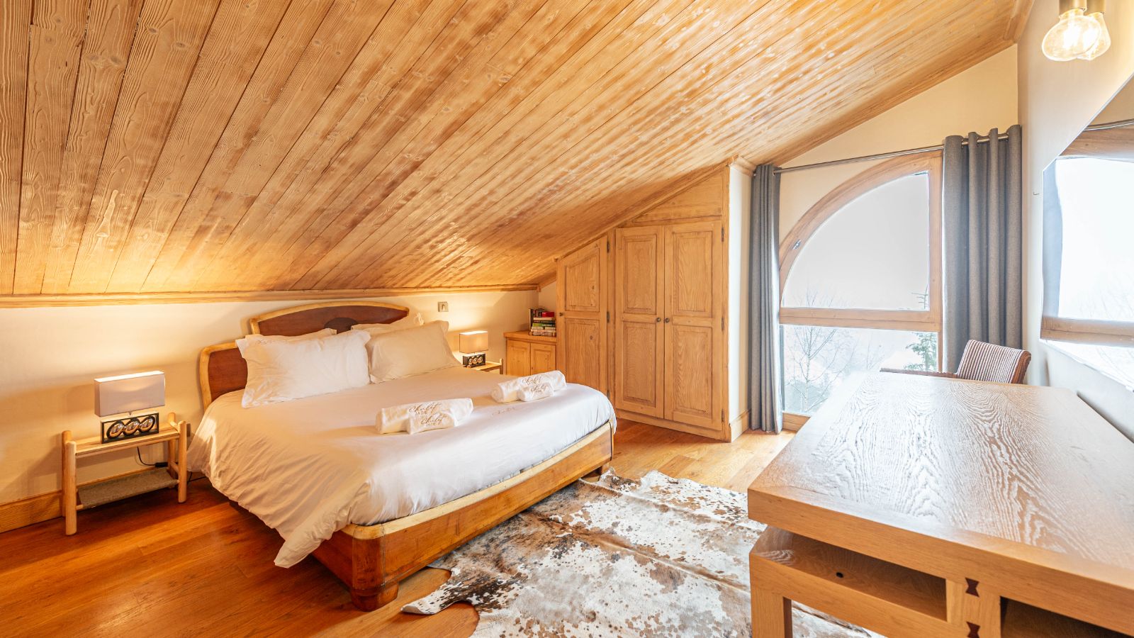 Luxury-Chalet - Courchevel- Chalet Jade- Oxford Ski- Bedroom.jpg