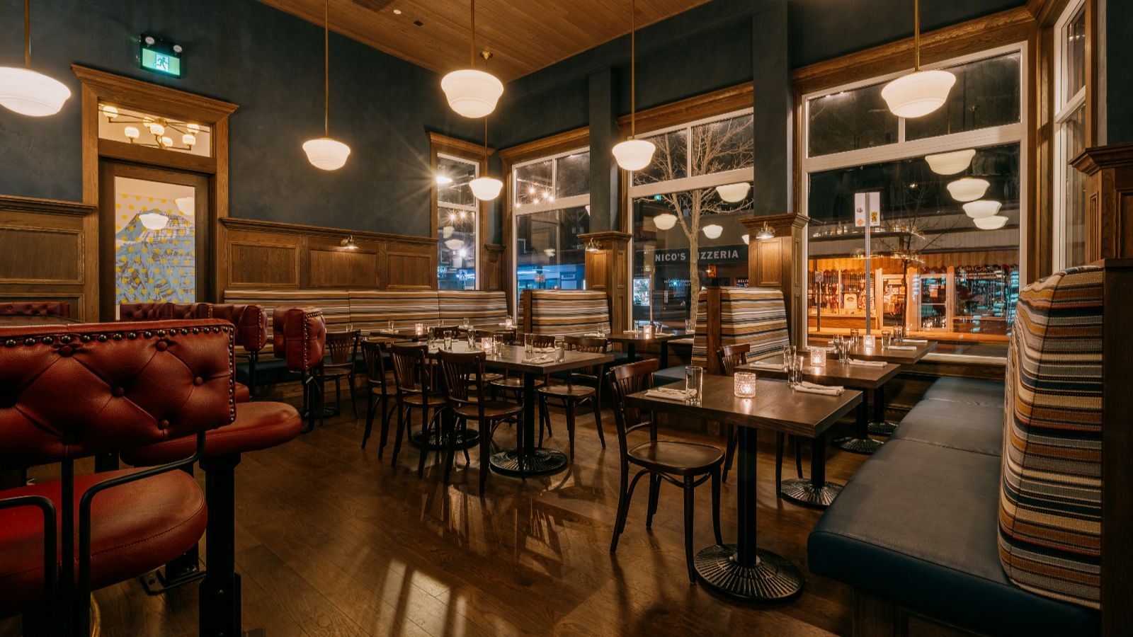 Luxury-Ski-Revelstoke-Revelstoke Lodge - Oxford Ski - Dining.jpg