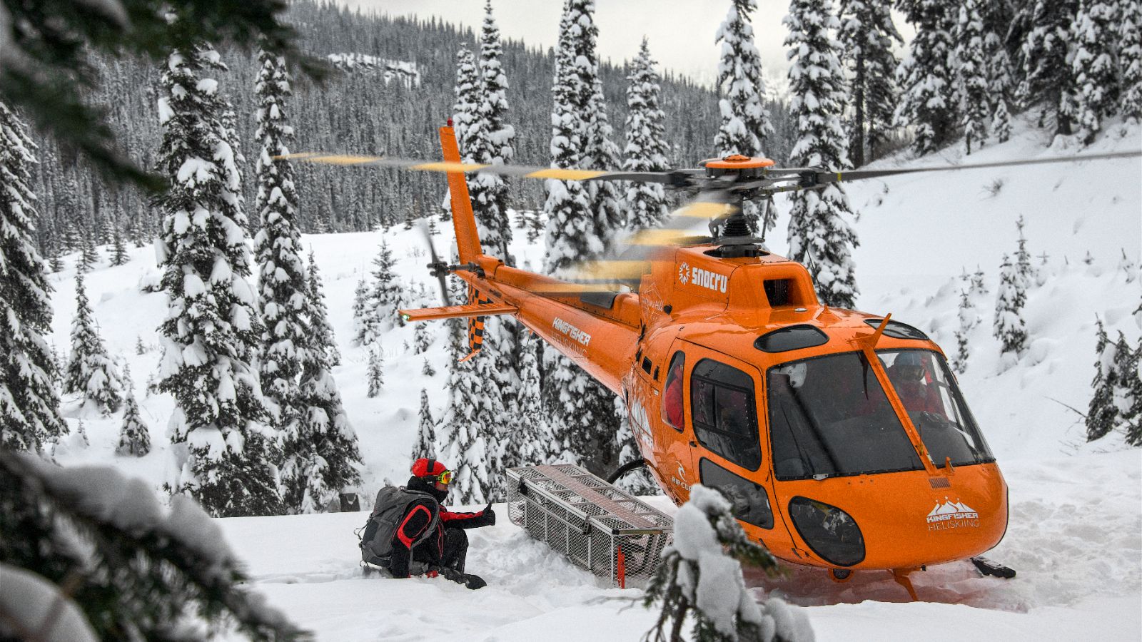 Luxury-Ski-Revelstoke-Revelstoke Lodge - Oxford Ski - Helicopter.jpg