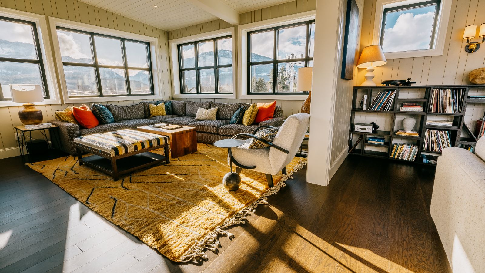 Luxury-Ski-Revelstoke-Revelstoke Lodge - Oxford Ski - Lounge (2).jpg