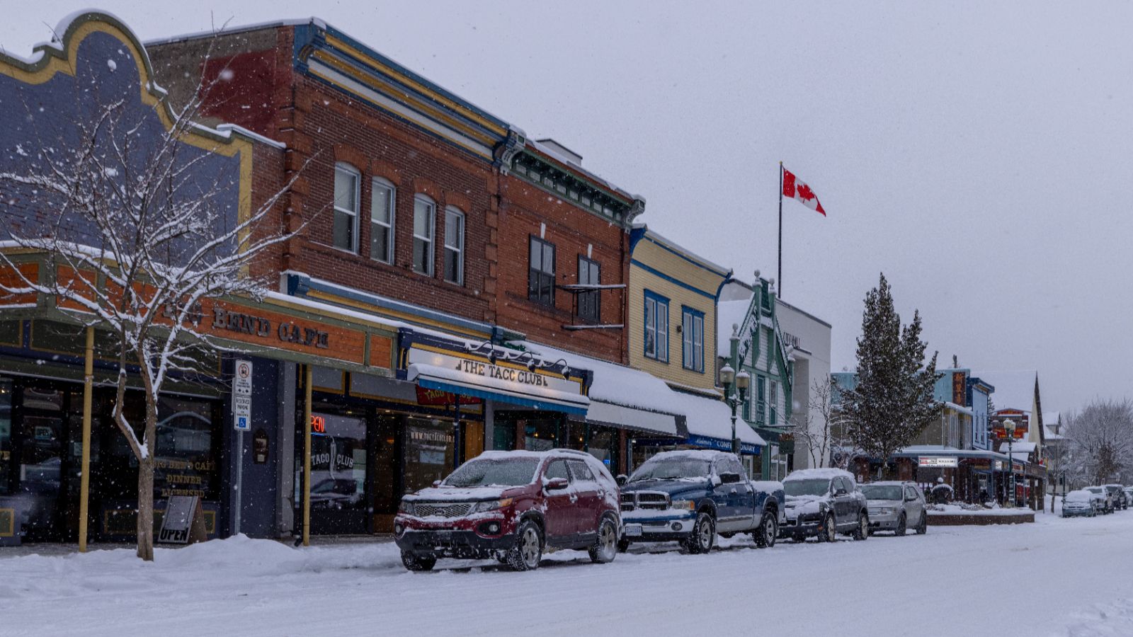 Luxury-Ski-Revelstoke-Revelstoke Lodge - Oxford Ski - Main Road.jpg
