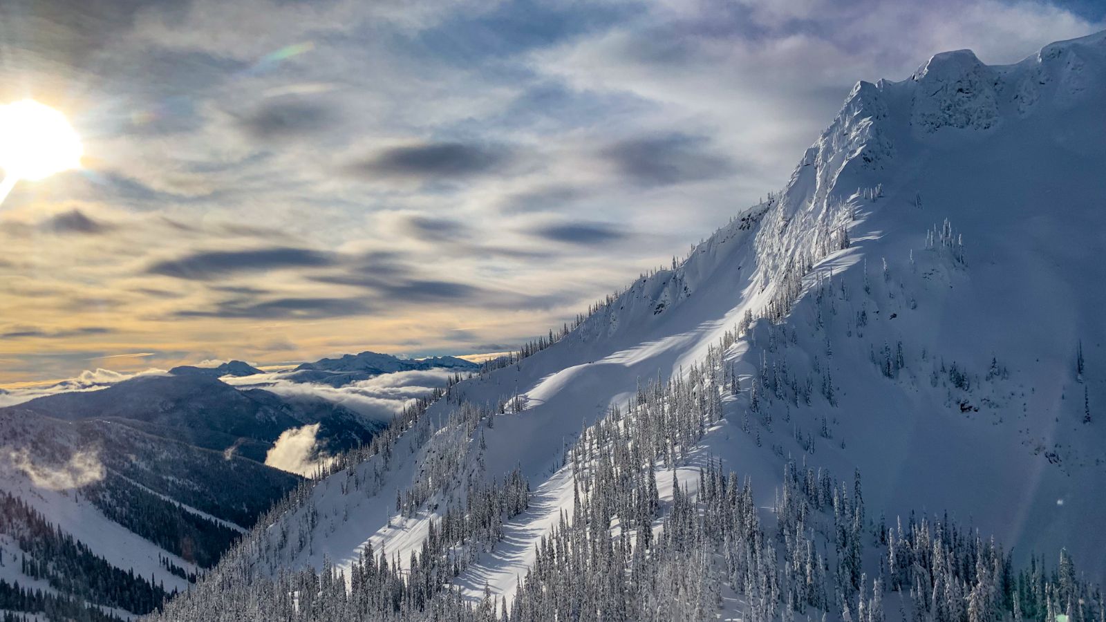 Luxury-Ski-Revelstoke-Revelstoke Lodge - Oxford Ski - Outside (2).jpg