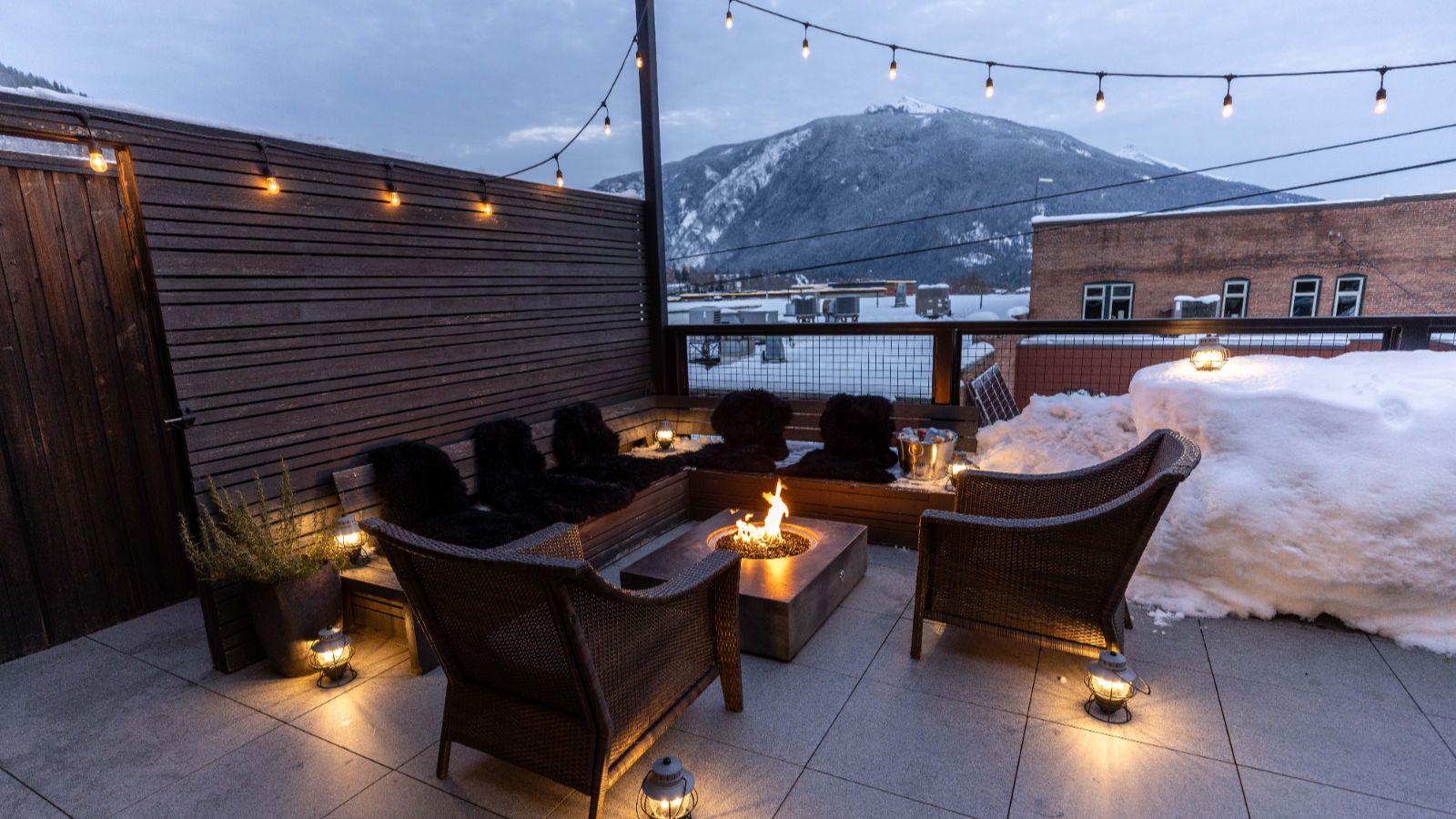 Luxury-Ski-Revelstoke-Revelstoke Lodge - Oxford Ski - Outside.jpg