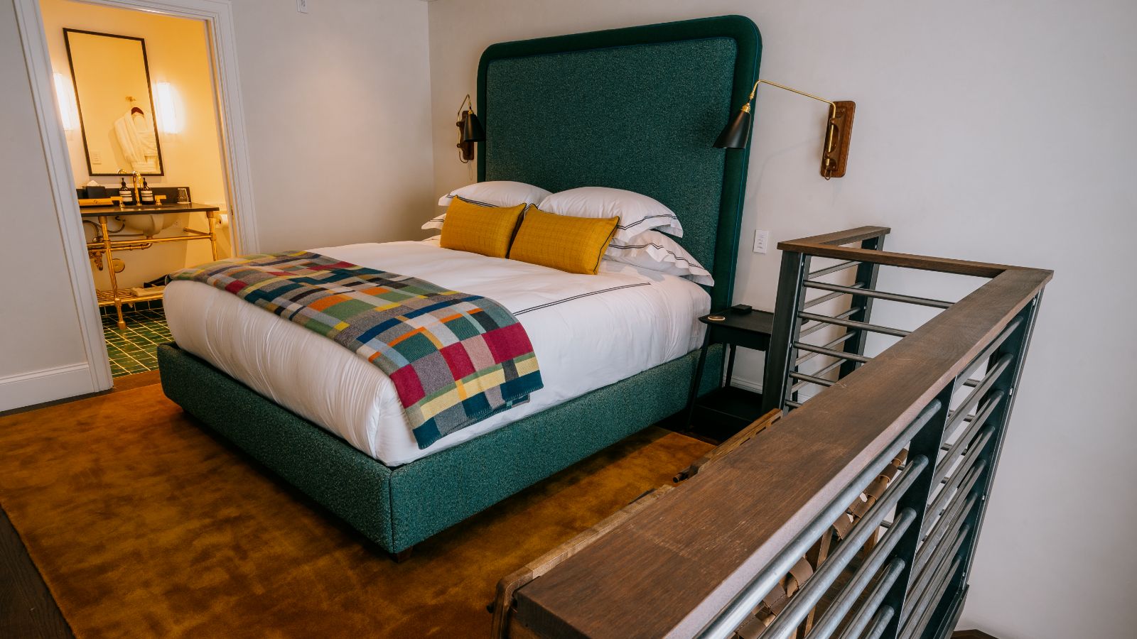 Luxury-Ski-Revelstoke-Revelstoke Lodge - Oxford Ski -Bedroom.jpg