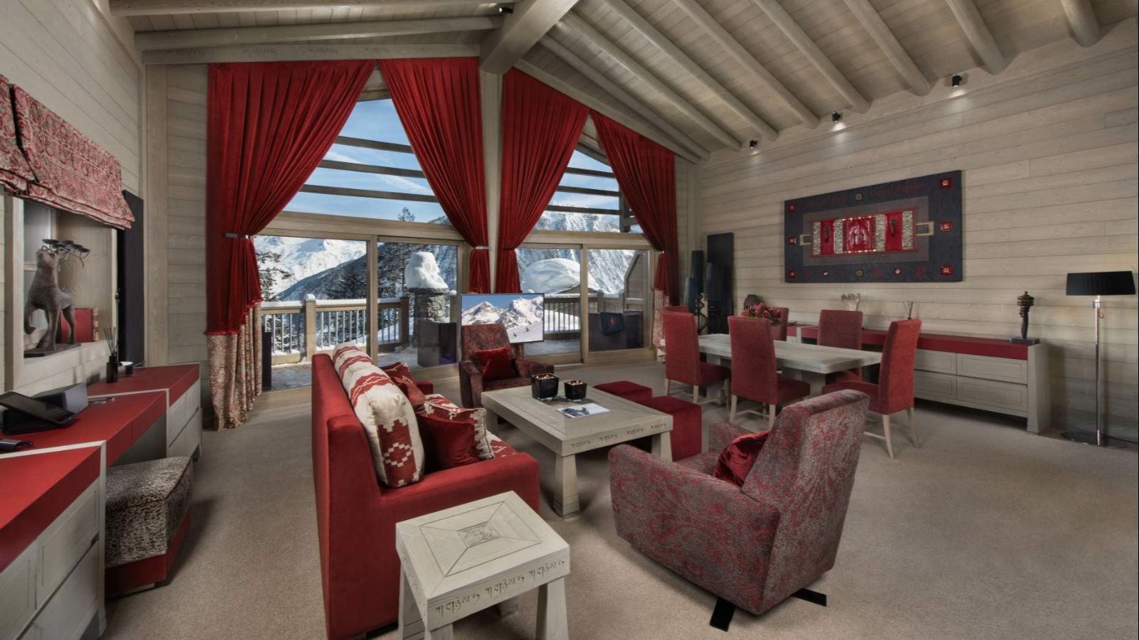 Luxury-Ski-Chalet-Courchevel-1850-K2-Palace-K3-Suite-Oxford-Ski-Lounge-View.jpg