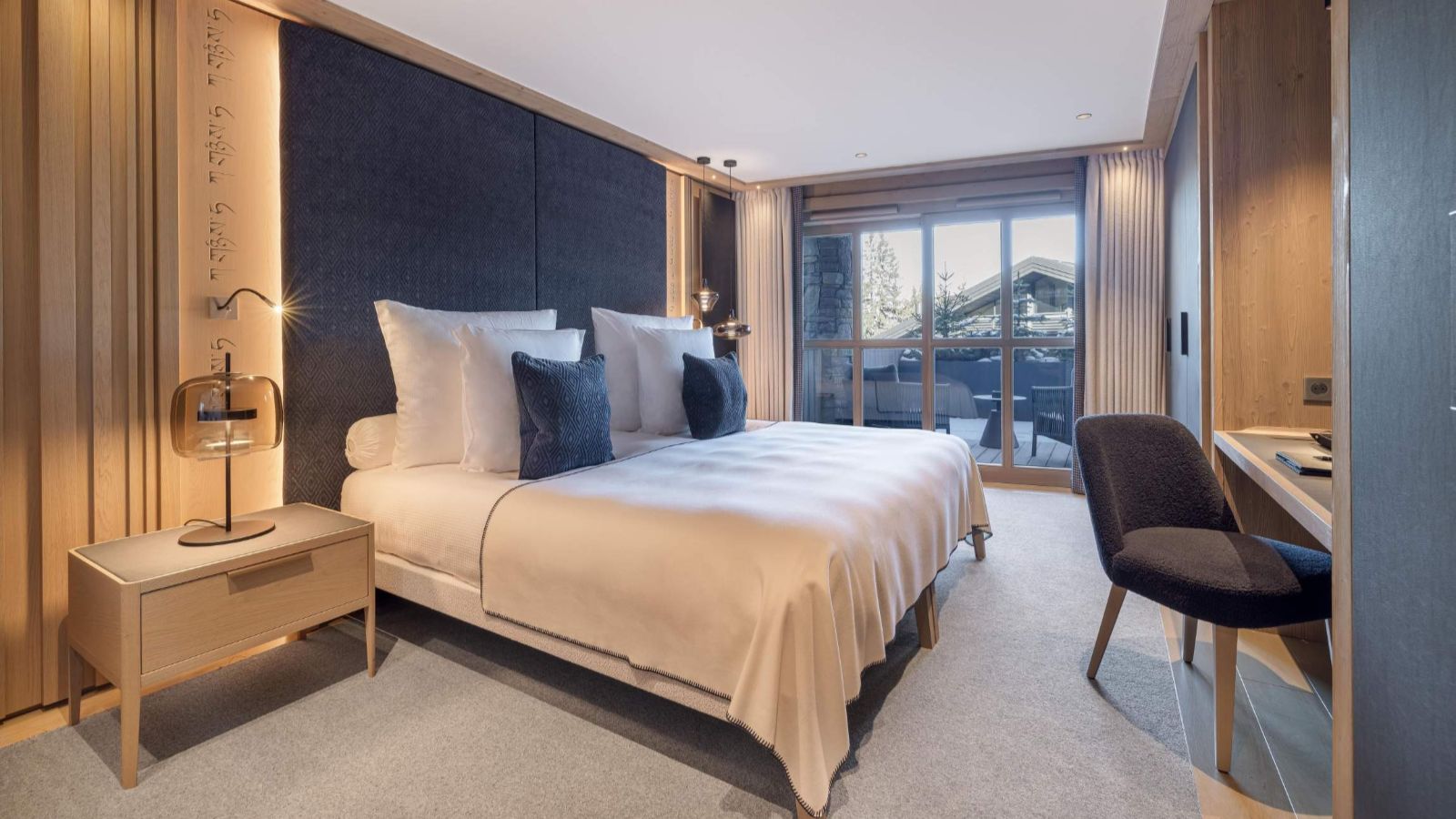 Luxury-Ski-Chalet-Courchevel-1850-K2-Palace-K6-Suite-Oxford-Ski-Bedroom (3).jpg