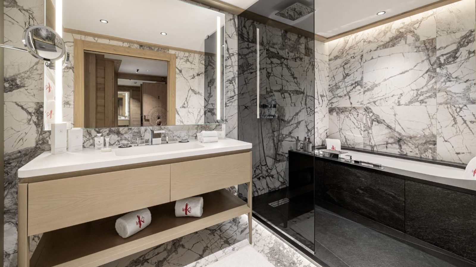 Luxury-Ski-Chalet-Courchevel-1850-K2-Palace-K7-Suite-Oxford-Ski-Bathroom (6).jpg