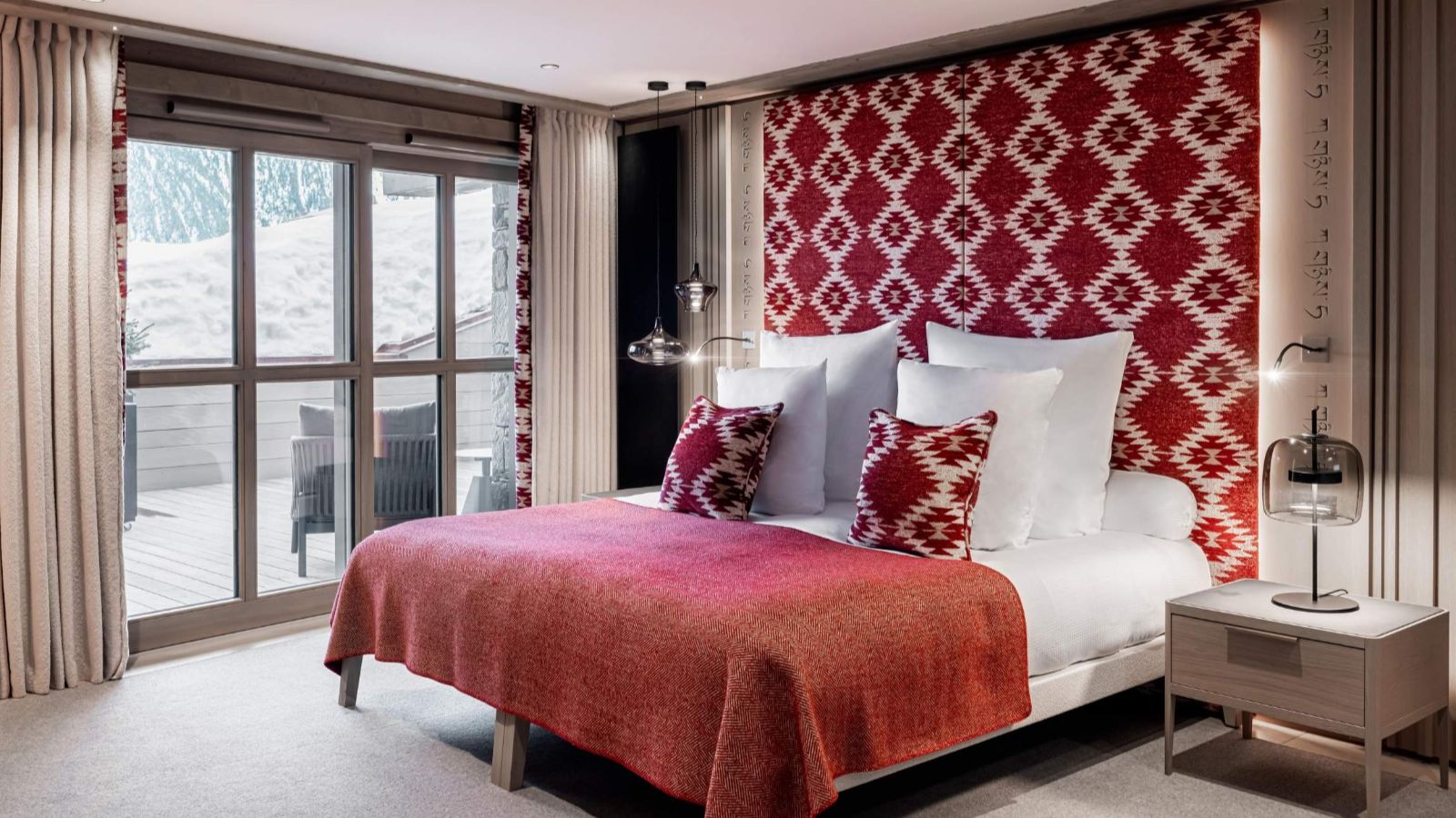 Luxury-Ski-Chalet-Courchevel-1850-K2-Palace-K7-Suite-Oxford-Ski-Bedroom (7).jpg