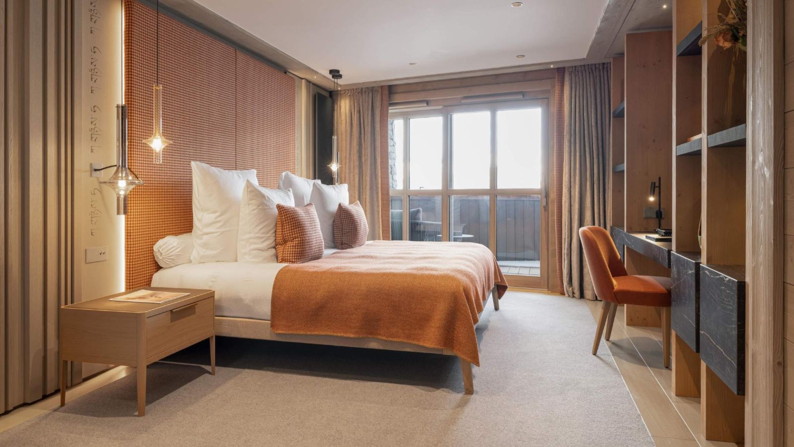 Luxury-Ski-Chalet-Courchevel-1850-K2-Palace-K8-Suite-Oxford-Ski-Bedroom3.jpg