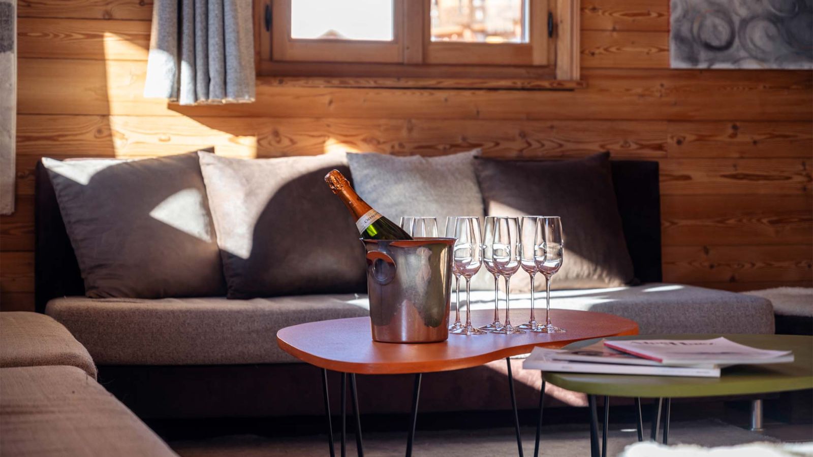 Luxury-Ski- Alped'Huez-ChaletLeManoir-Oxford Ski Company-Lounge.jpg