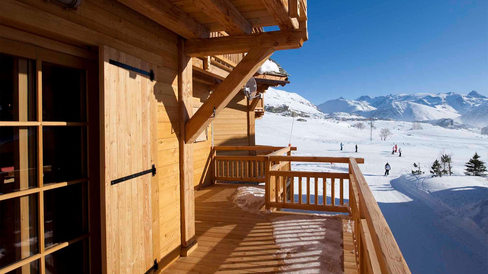 Luxury-Ski- Alped'Huez-ChaletLeManoir-Oxford Ski Company- Balcony.jpg