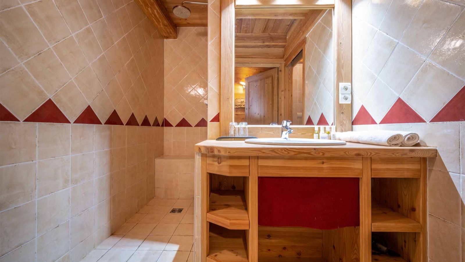 Luxury-Ski- Alped'Huez-ChaletLeManoir-Oxford Ski Company-Bathroom (2).jpg