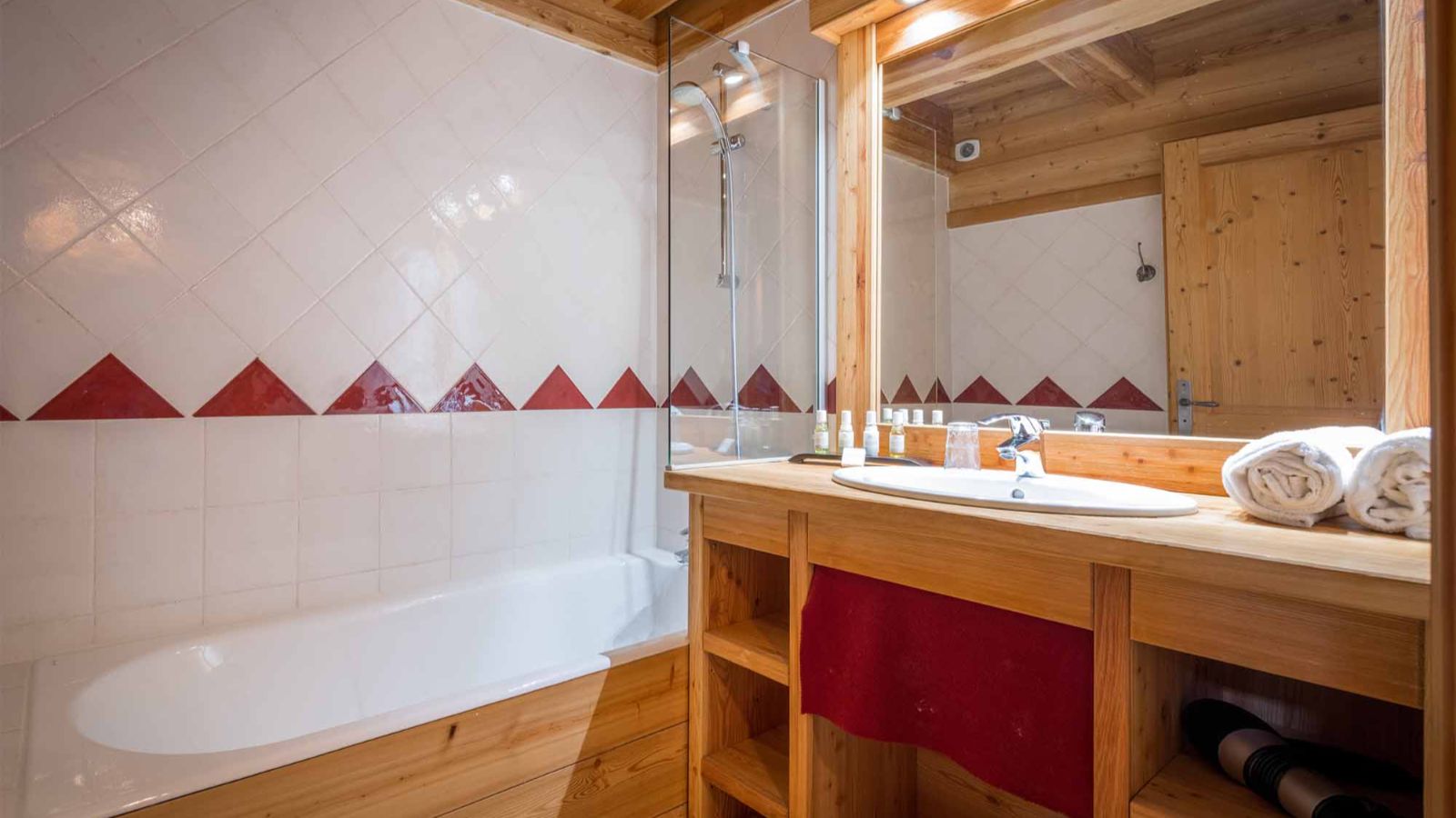 Luxury-Ski- Alped'Huez-ChaletLeManoir-Oxford Ski Company-Bathroom.jpg