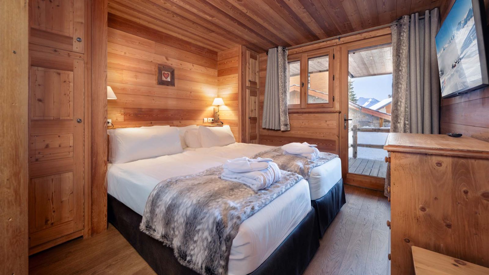 Luxury-Ski- Alped'Huez-ChaletLeManoir-Oxford Ski Company-Bedroom.jpg