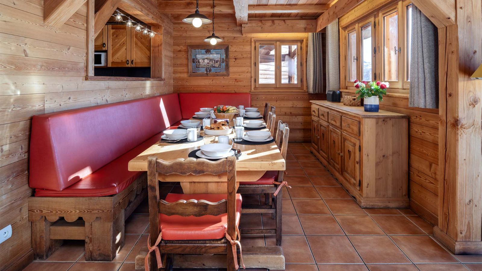 Luxury-Ski- Alped'Huez-ChaletLeManoir-Oxford Ski Company-Dining (2).jpg