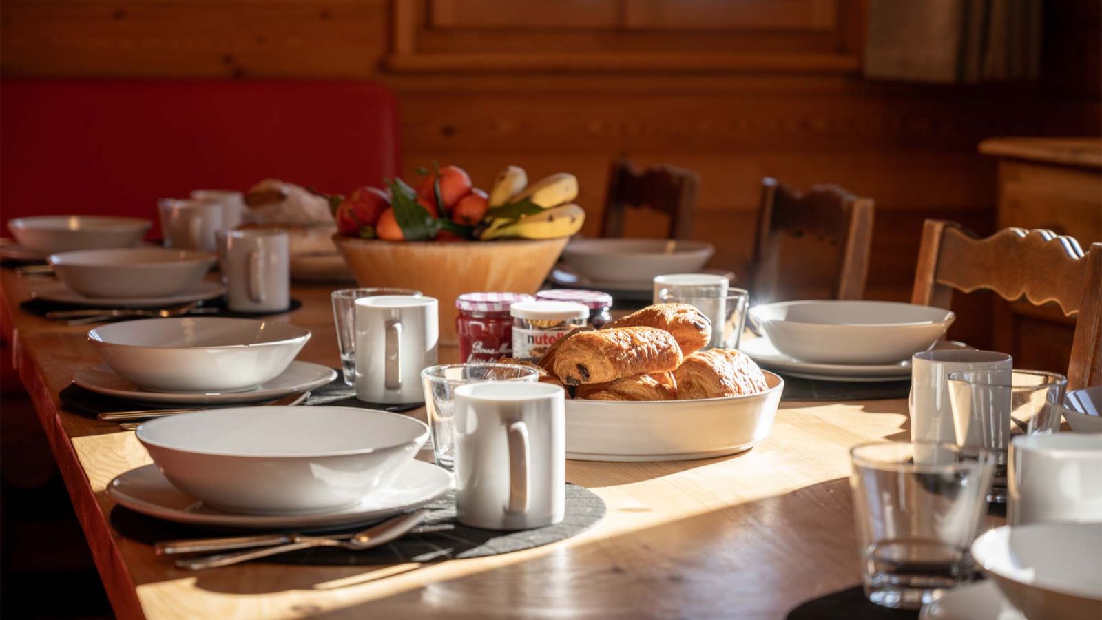 Luxury-Ski- Alped'Huez-ChaletLeManoir-Oxford Ski Company-Dining.jpg