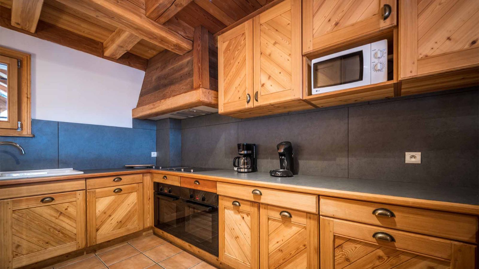 Luxury-Ski- Alped'Huez-ChaletLeManoir-Oxford Ski Company-Kitchen.jpg