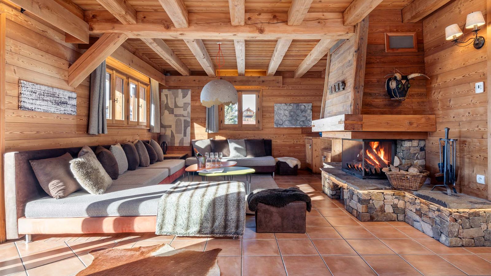 Luxury-Ski- Alped'Huez-ChaletLeManoir-Oxford Ski Company-Lounge (2).jpg