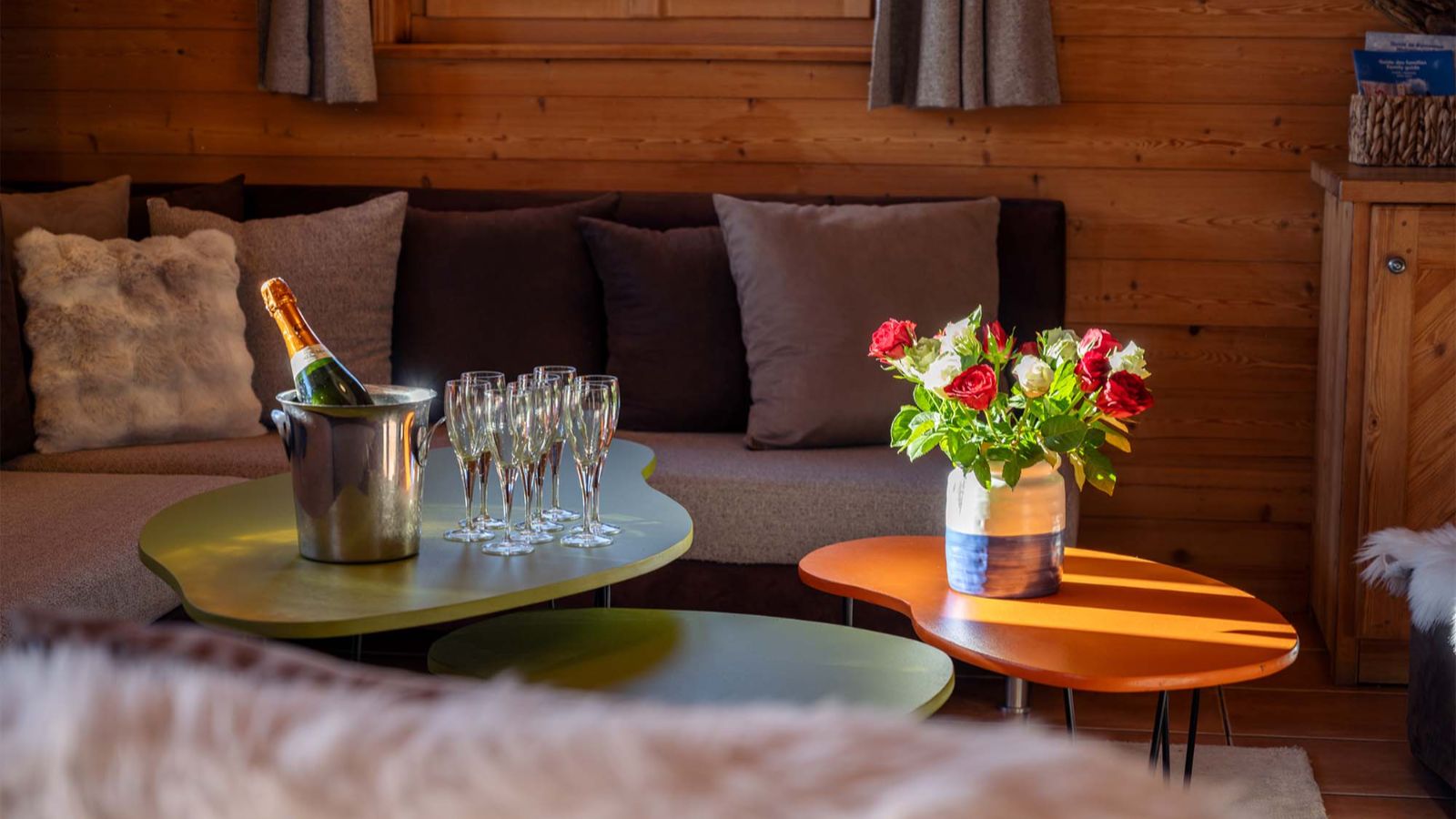 Luxury-Ski-Chalet-Alpe d'Huez-Chalet La Chapelle-Oxford Ski Company  Lounge.jpg