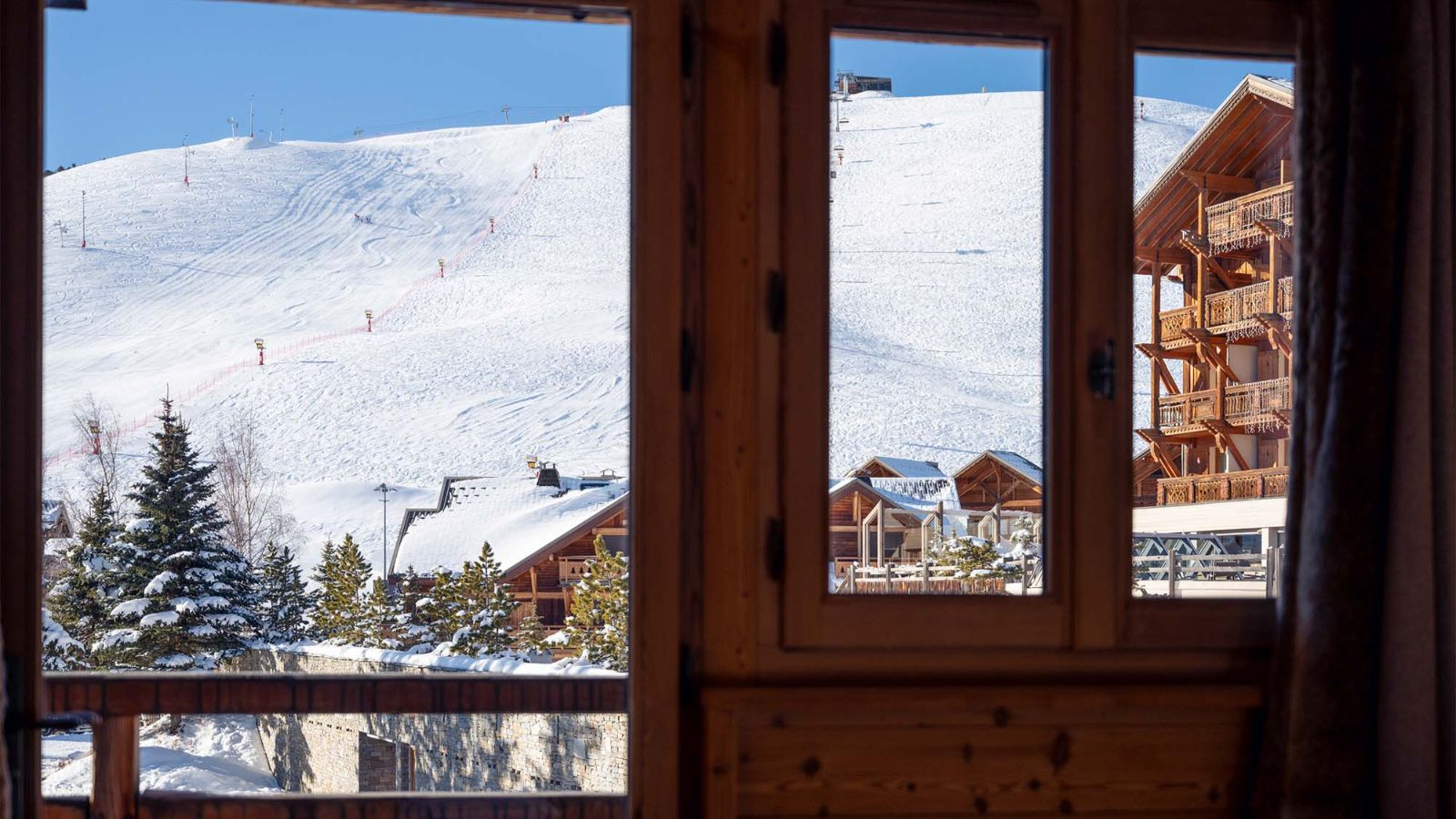 Luxury-Ski-Chalet-Alpe d'Huez-Chalet La Chapelle-Oxford Ski Company-Balcony (2).jpg