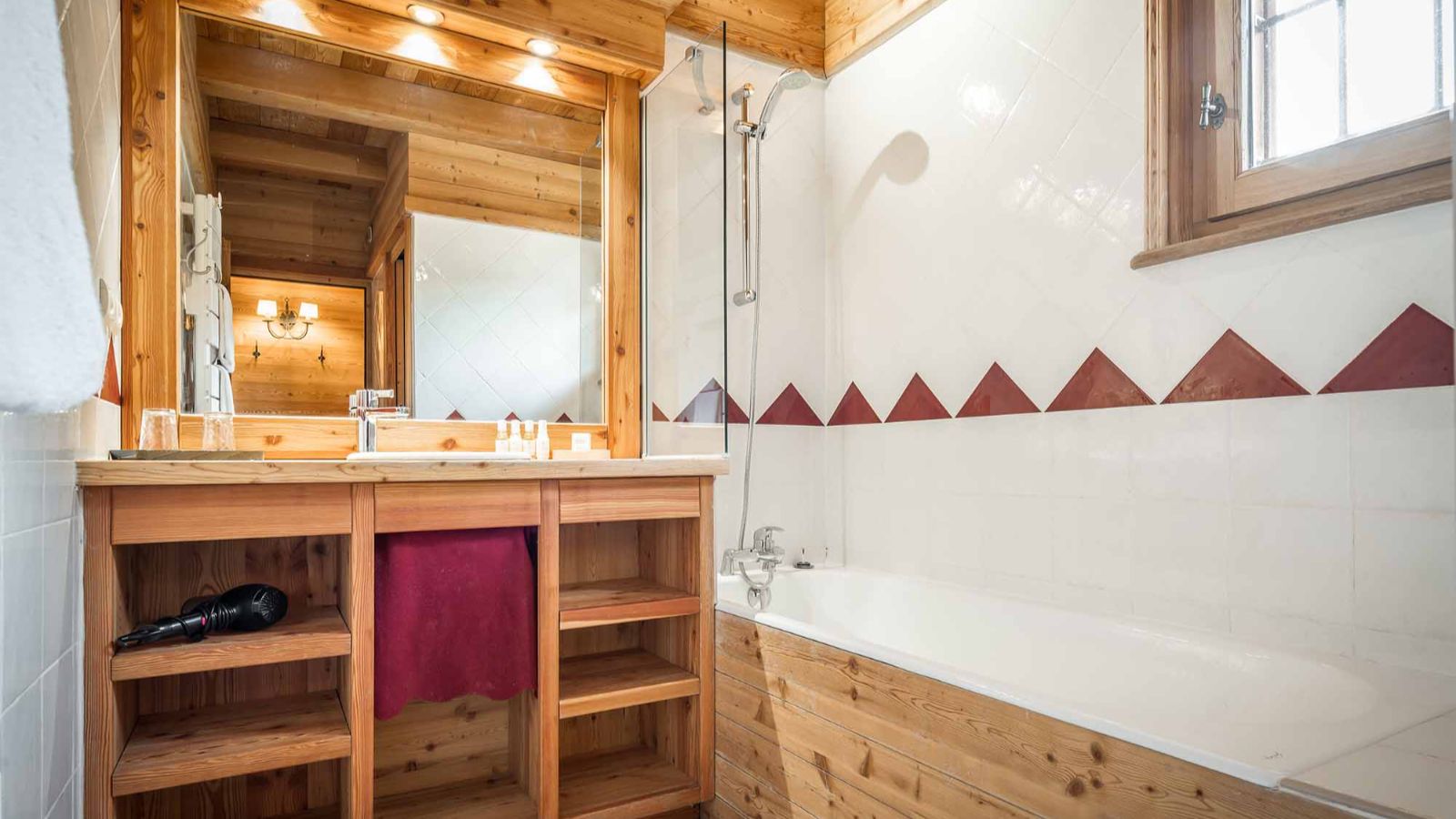 Luxury-Ski-Chalet-Alpe d'Huez-Chalet La Chapelle-Oxford Ski Company-Bathroom (2).jpg