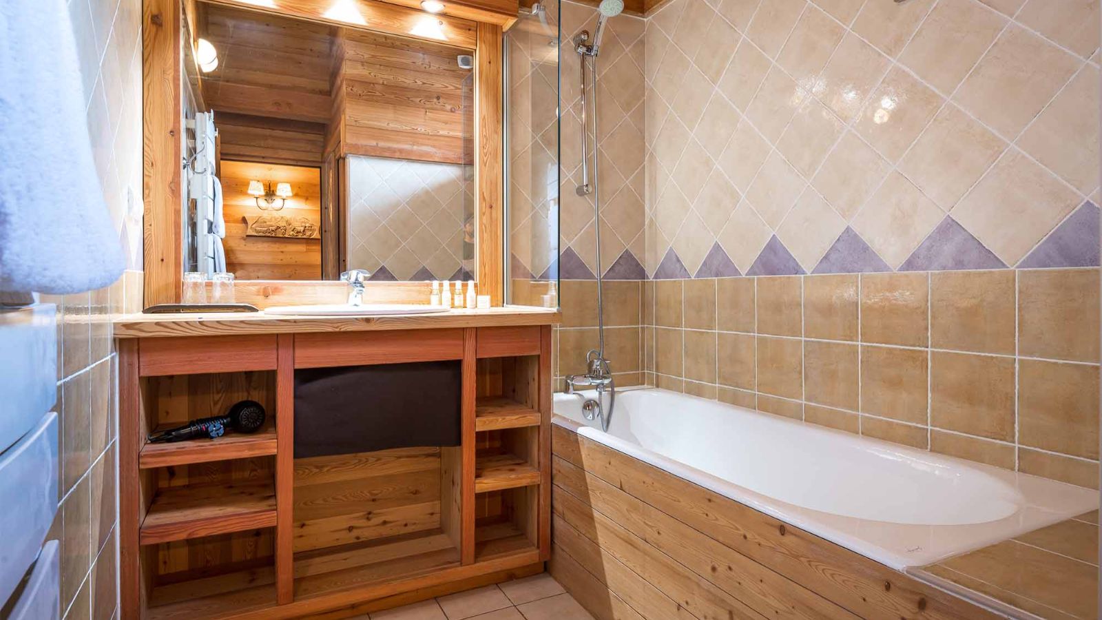 Luxury-Ski-Chalet-Alpe d'Huez-Chalet La Chapelle-Oxford Ski Company-Bathroom (3).jpg