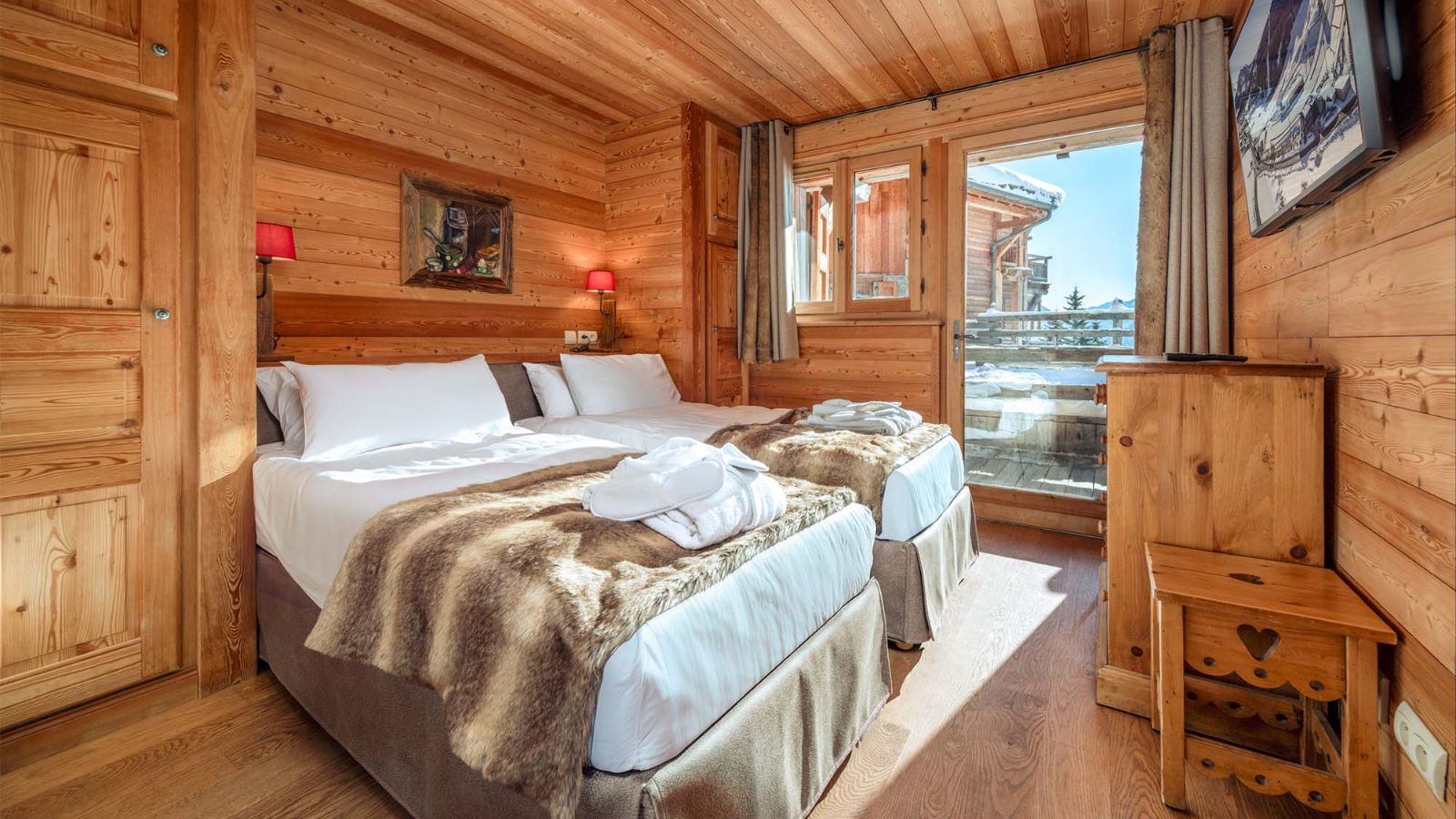 Luxury-Ski-Chalet-Alpe d'Huez-Chalet La Chapelle-Oxford Ski Company-Bedroom.jpg