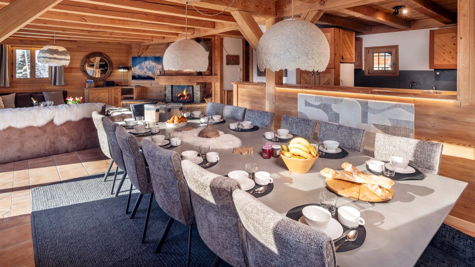 Luxury-Ski-Chalet-Alpe d'Huez-Chalet La Chapelle-Oxford Ski Company-Dining (2).jpg