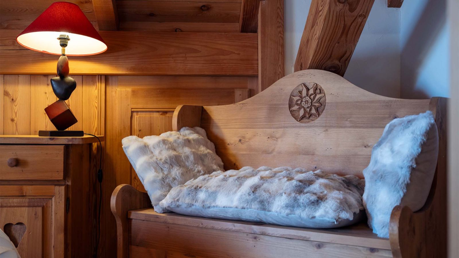 Luxury-Ski-Chalet-Alpe d'Huez-Chalet La Chapelle-Oxford Ski Company-Seating.jpg