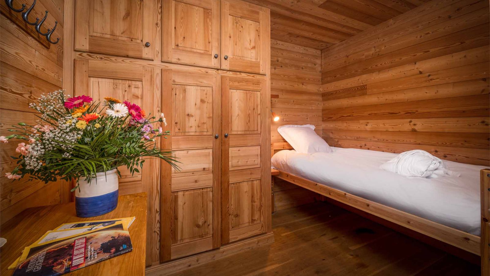 Luxury-Ski-Chalet-Alpe d'Huez-Chalet La Chapelle-Oxford Ski Company-Single Bedroom.jpg