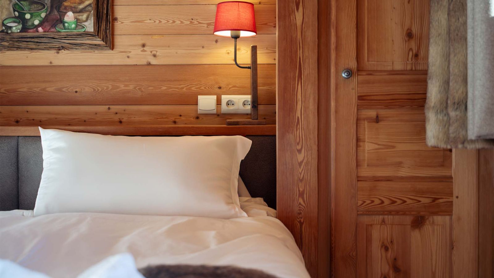 Luxury-Ski-Chalet-Alpe d'Huez-Chalet La Chapelle-Oxford Ski Company  -Bedroom.jpg