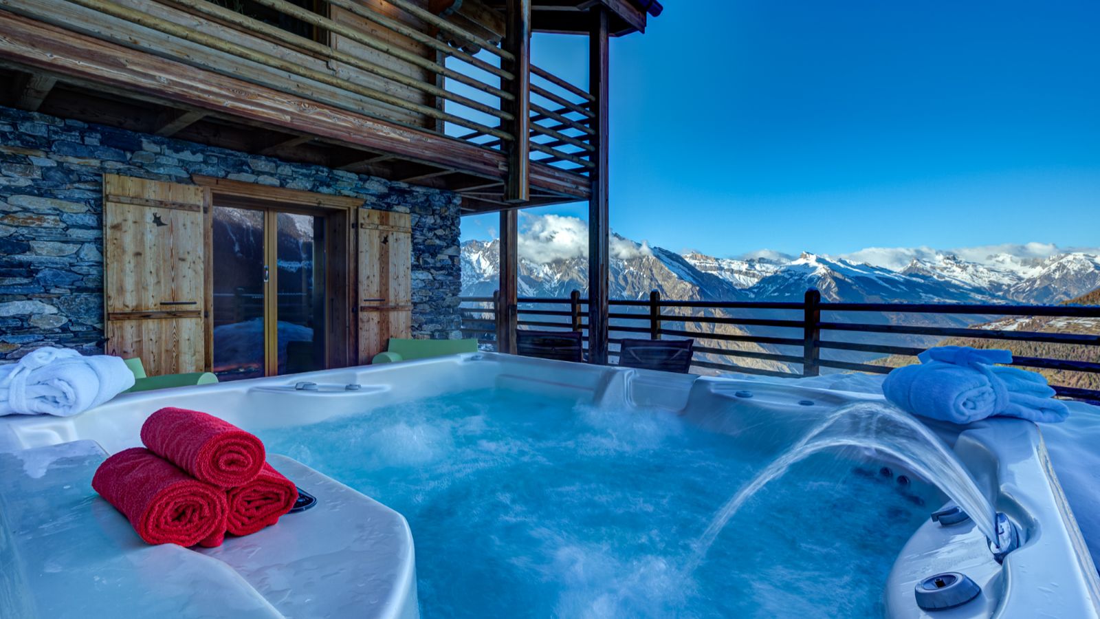 Luxury-Ski-LaTzoumaz-ChaletAuriane-Outdoor jacuzzi 3.jpg
