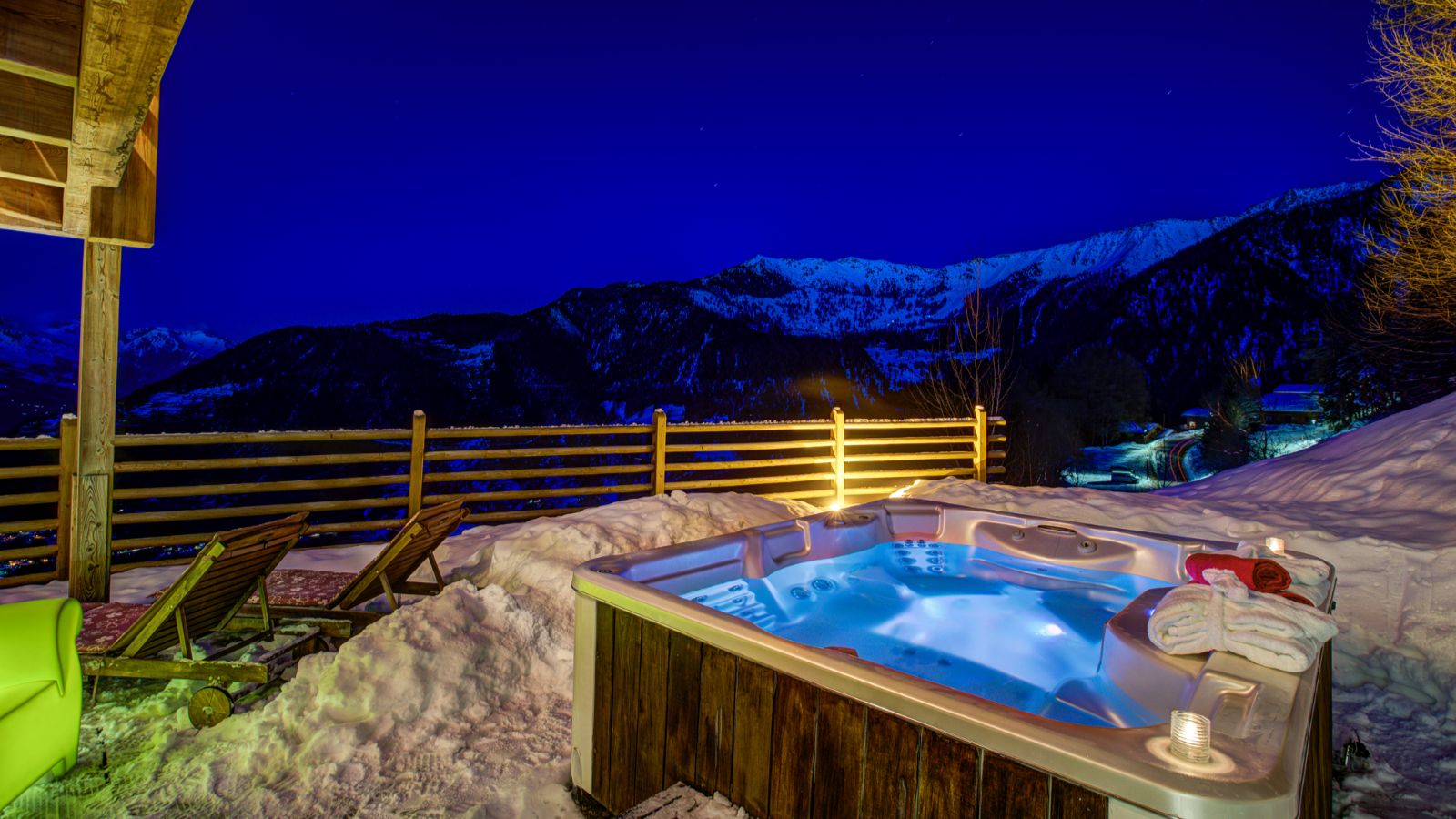 Luxury-Ski-LaTzoumaz-ChaletAuriane-Outside jacuzzi.jpg