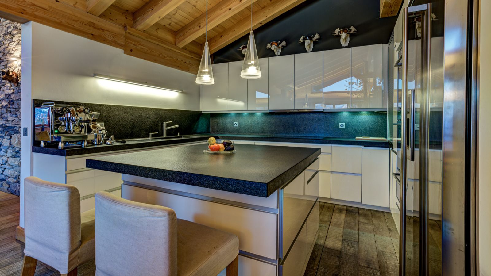 Luxury-Ski-LaTzoumaz-ChaletAuriane- kitchen.jpg