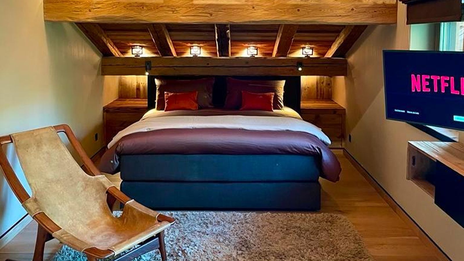 Luxury-Chalet-Megeve-Chalet-Isabella-Oxford-Ski-Company Bedroom.jpg