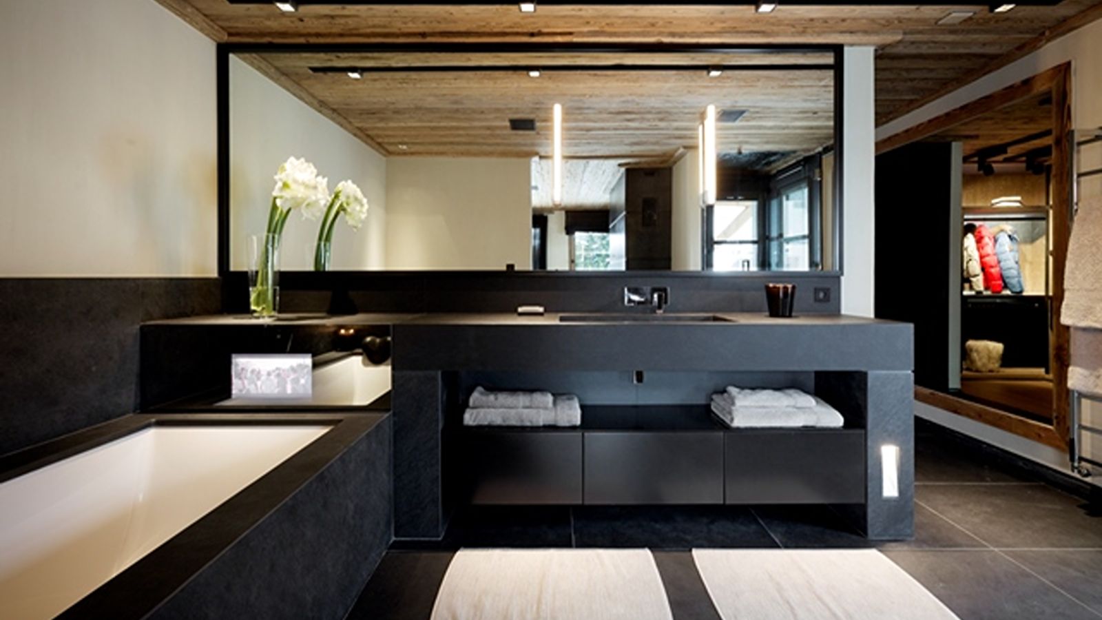 Luxury-Chalet-Megeve-Chalet-Isabella-Oxford-Ski-Company-Bathroom (2).jpg