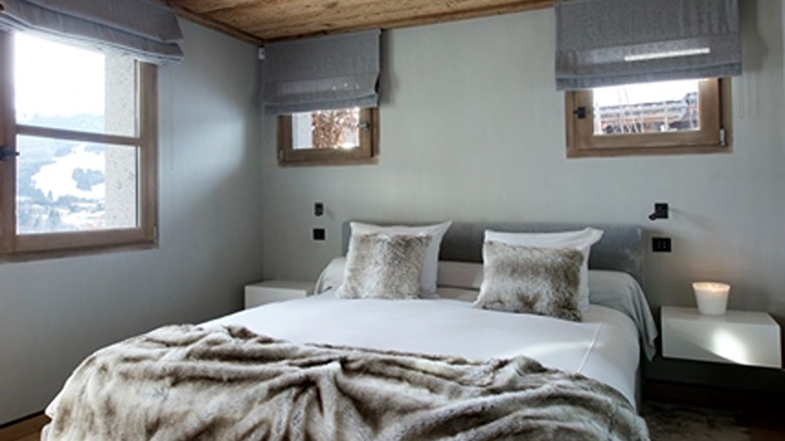 Luxury-Chalet-Megeve-Chalet-Isabella-Oxford-Ski-Company-Bedroom (4).jpg