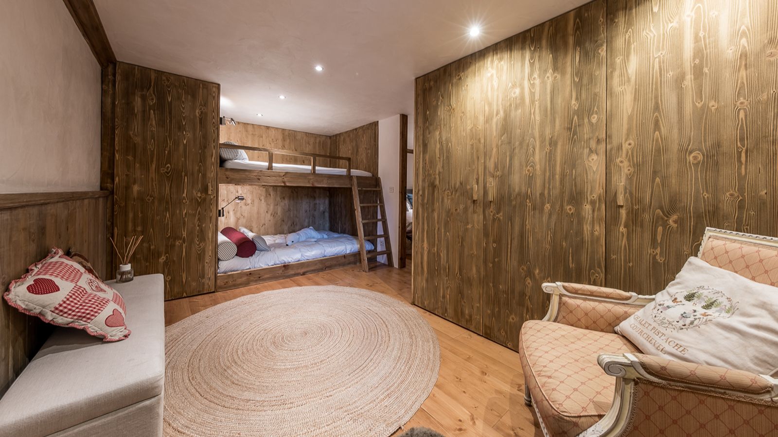 Luxury-Ski-Chalet-Courcheval-Chalet Pistache-Bunkroom.jpg