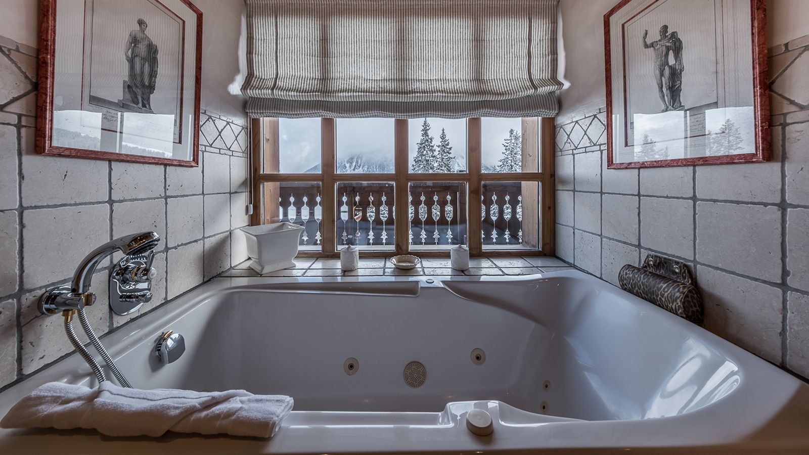 Luxury-Ski-Chalet-Courcheval-Chalet Pistache-Indoor Jacuzzi.jpg