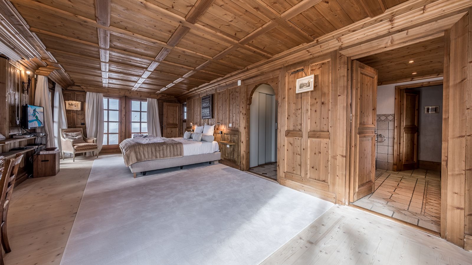 Luxury-Ski-Chalet-Courcheval-Chalet Pistache-Master Bedroom 1.jpg